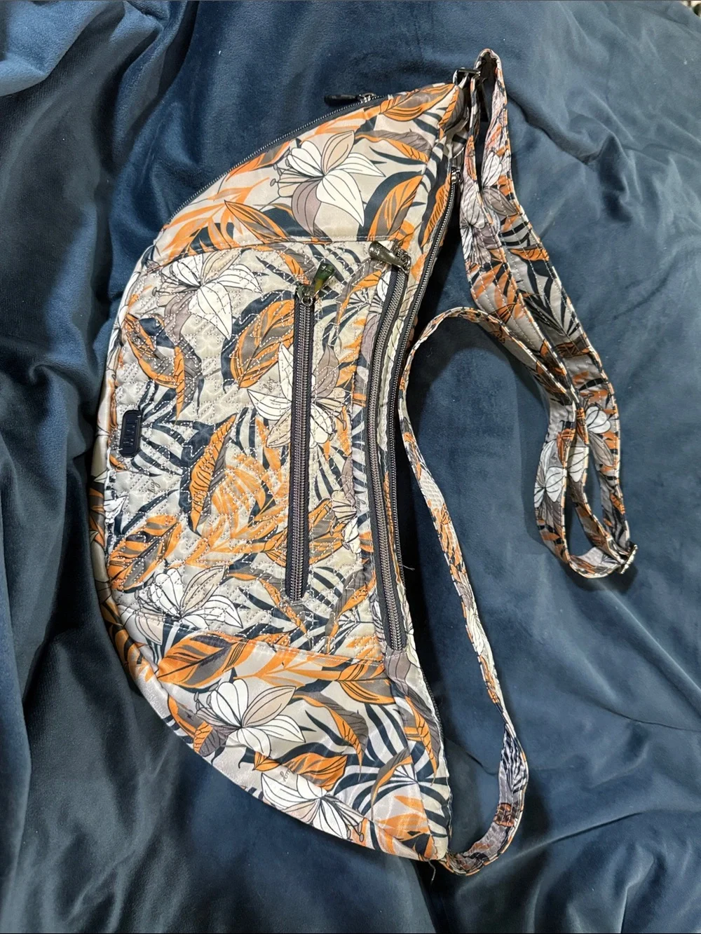 Lug boomerang Crossbody organizing handbag